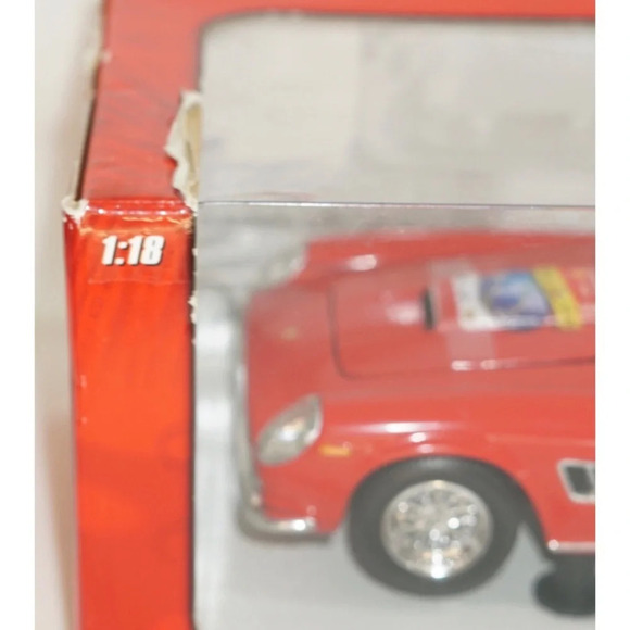 Hot Wheels Ferrari 250 GT 1:18 60th Anniversary - Picture 7 of 13